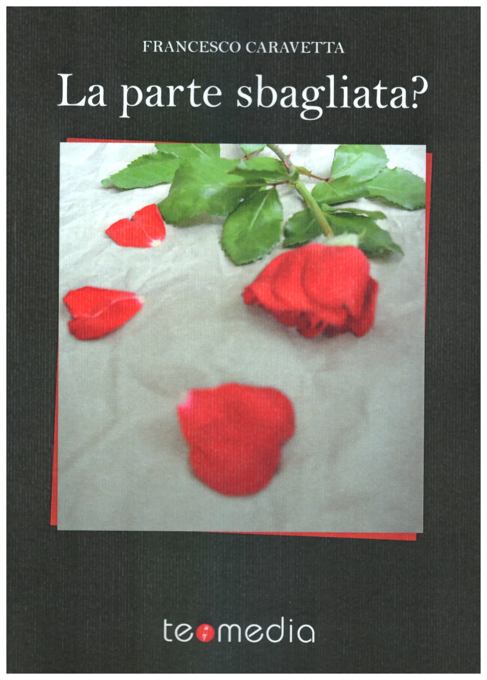 Copertina di La parte sbagliata?: una rosa rossa recisa e alcuni petali caduti su un foglio grigio chiaro, su fondo antracite. Editore Teomedia.